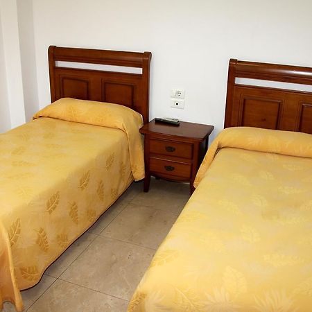 Hostal Restaurante La Masia Vila-real Экстерьер фото