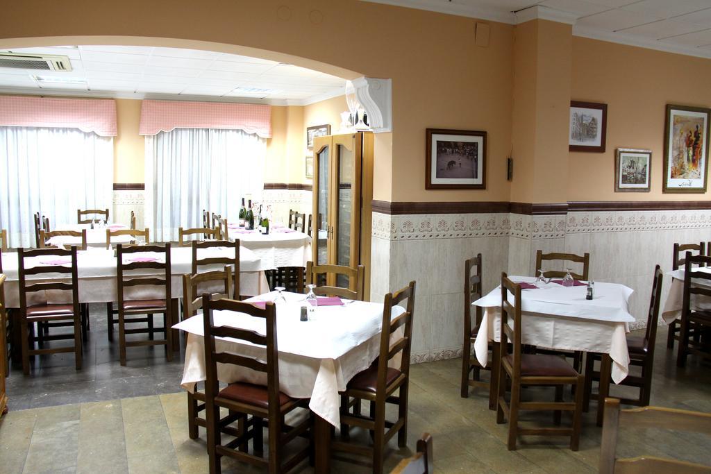 Hostal Restaurante La Masia Vila-real Экстерьер фото