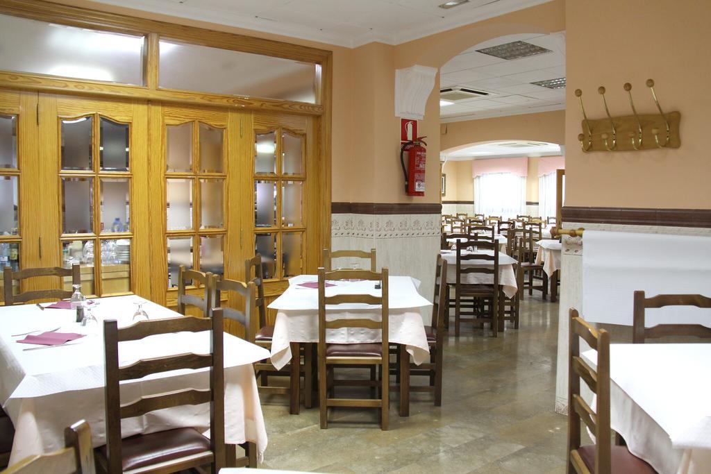 Hostal Restaurante La Masia Vila-real Экстерьер фото