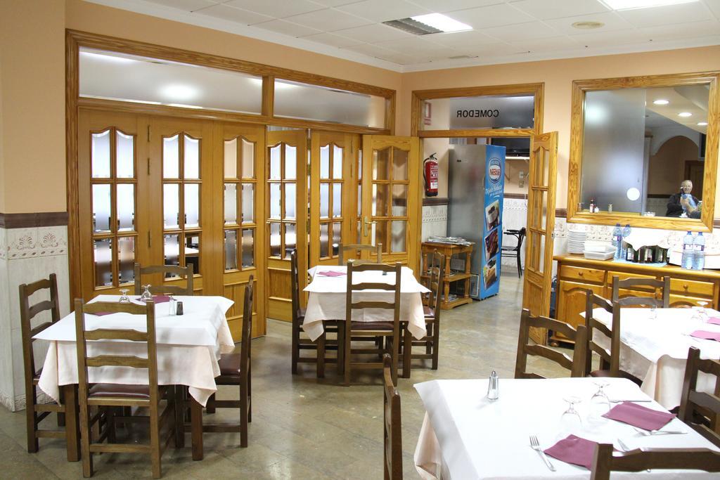Hostal Restaurante La Masia Vila-real Экстерьер фото