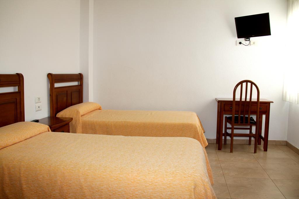Hostal Restaurante La Masia Vila-real Экстерьер фото