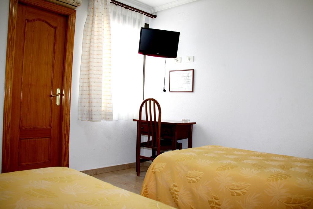 Hostal Restaurante La Masia Vila-real Экстерьер фото