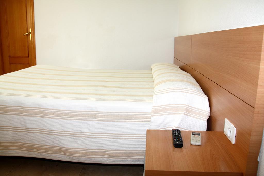 Hostal Restaurante La Masia Vila-real Экстерьер фото