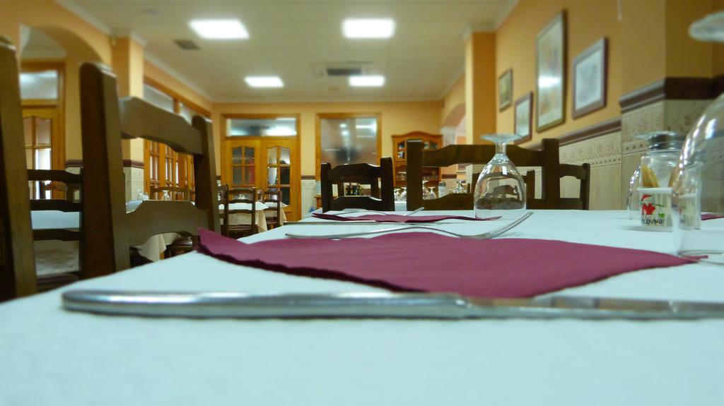 Hostal Restaurante La Masia Vila-real Экстерьер фото