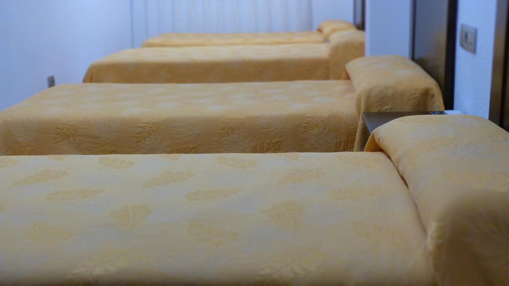 Hostal Restaurante La Masia Vila-real Экстерьер фото