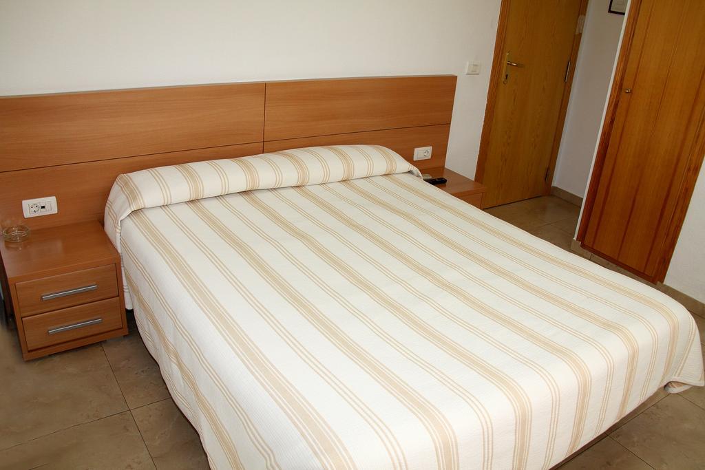 Hostal Restaurante La Masia Vila-real Экстерьер фото